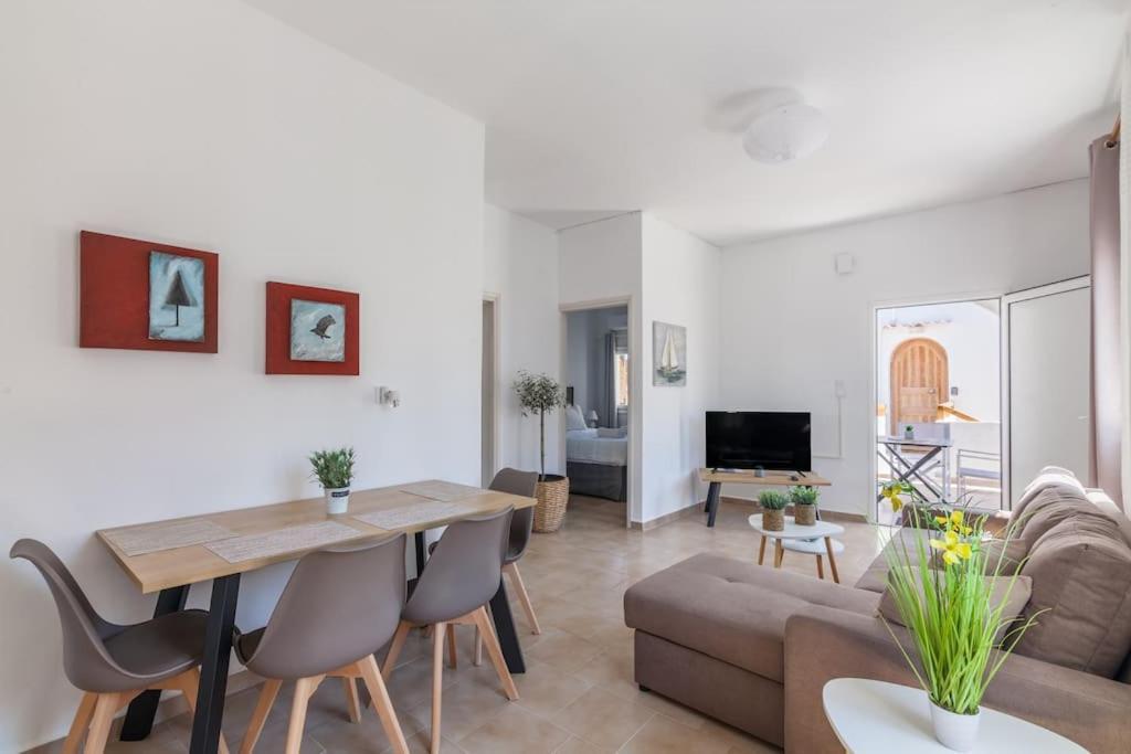 Geo'S Lovely Two Bedroom Island Apartment ゴウヴァイ エクステリア 写真