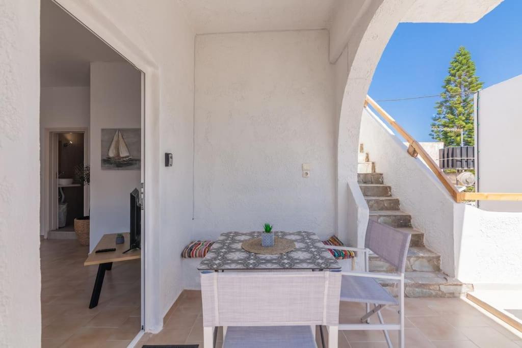 Geo'S Lovely Two Bedroom Island Apartment ゴウヴァイ エクステリア 写真